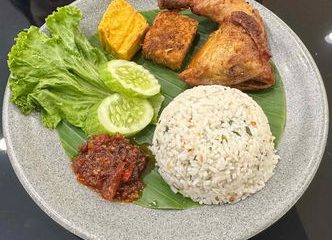 Ayam Bebek Angsa Masak Di Kuali