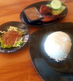 Rumah Makan Kampung Kecil